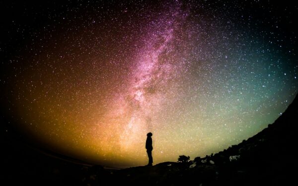 Astrologiniai tipai ir emocijos kasdienybėje: kaip ugnis, žemė, oras ir vanduo ieško ramybės