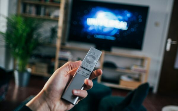 Išmanusis televizorius stebi jus labiau nei manote: kaip susitvarkyti privatumo ir duomenų nustatymus