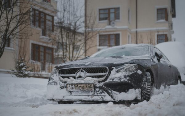 Penki gajūs automobilių mitai, kurie kainuoja pinigus ir nervus: ką vairuotojams verta pamiršti
