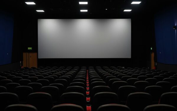 Seni kino teatrai virsta bendruomenių centrais: kaip atgimsta rajonų ekranuose