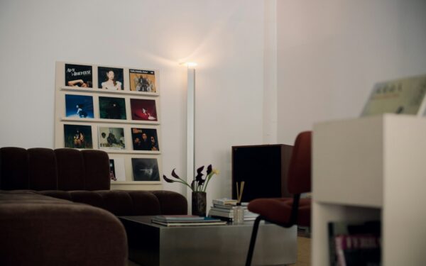 Vinilo plokštelių sugrįžimas: kaip išsirinkti grotuvą ir protingai pradėti savo kolekciją