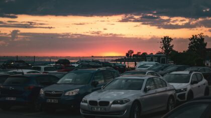 Ar verta atsisakyti antro automobilio šeimoje: skaičiai, alternatyvos ir realūs kasdienybės scenarijai
