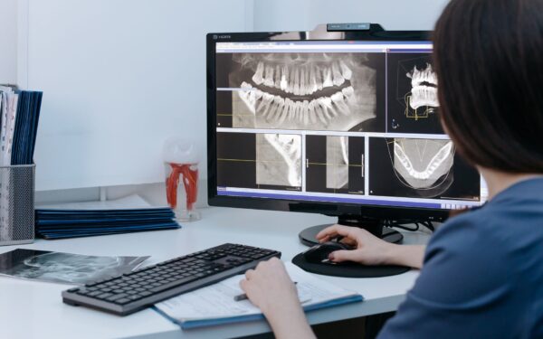 DI generatoriai internete: kaip atpažinti dirbtinai kurtas nuotraukas ir vaizdo įrašus kasdienėje informacijos srauto jūroje