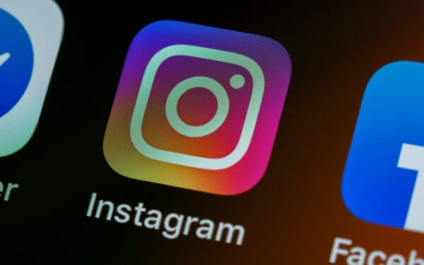 Instagram memų puslapiai tampa naujaisiais humoro žurnalais: kaip jie gimsta ir kuo taip traukia