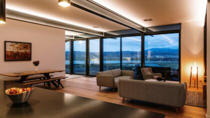 Išmaniosios žmogaus sekimo lemputės ir kištukai: kaip veikia „smart home“ automatika ir kada ji iš tikrųjų naudinga