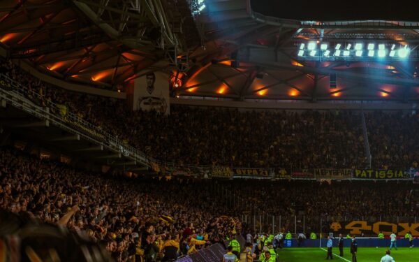 Kaip iš radijo hitų gimsta futbolo stadiono himnai: nuspėti neįmanoma, bet dėsningumų yra