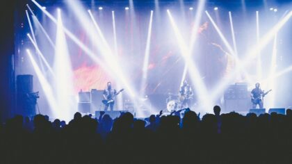 Kaip klausytis metalo taip, kad jis iš tiesų praturtintų: nuo pirmųjų albumų iki gyvų koncertų patirties