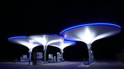 Kaip pasikeis degalinių vaidmuo iki 2035 metų: nuo kuro kolonėlės iki daugiafunkcio mobilumo centro