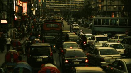 Kaip pasikeitė degalų sąnaudos kasdieniuose maršrutuose: realūs būdai sutaupyti nekeičiant transporto priemonės