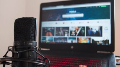 Kambario dydžio studija ir viso pasaulio klausytojai: kaip „bedroom pop“ iš nišos virto rimta muzikos scena