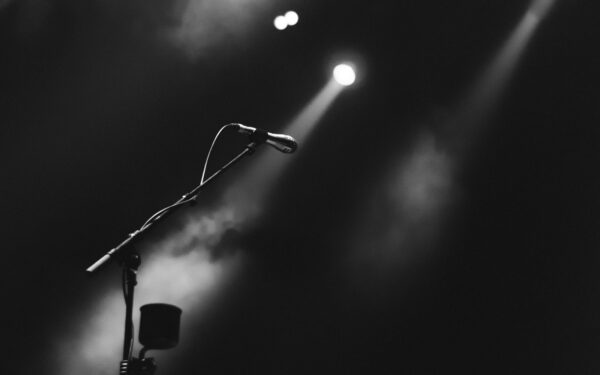 Kas yra muzikos „hookas“ ir kaip jis veikia: slaptas kabliukas, dėl kurio kūriniai įstringa galvoje