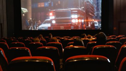 Kodėl vėl žavimės siauruoju kino ekranu: kaip 4:3 formatas grįžta į šiuolaikinius kūrinius