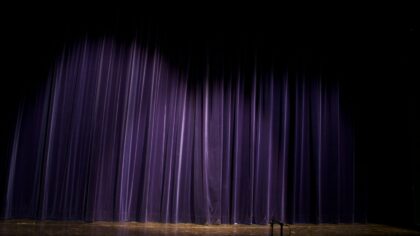 Lietuviškų lėlių teatras be pasakų dulkės: kaip šiuolaikinės lėlės pasakoja sudėtingas istorijas vaikams ir suaugusiems