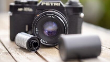 Nuo šeimos albumo iki galerijos sienos: kaip analoginė fotografija tyliai sugrįžta į mūsų kasdienybę