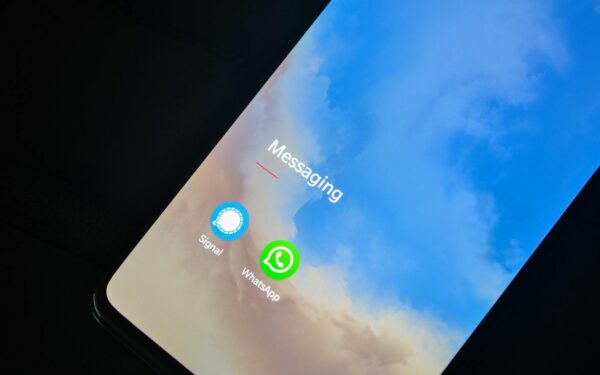 Privatumas pokalbių programėlėse: kaip susitvarkyti nustatymus „WhatsApp“, „Messenger“ ir kitose