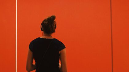 Tylos festivalis ausinėse: kaip audiovizualinės patirtys keičia mūsų požiūrį į muzikos klausymąsi