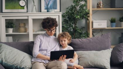 Vaikų laikas prie ekranų 2026 metais: kaip technologijas paversti sąjungininku, o ne priešu
