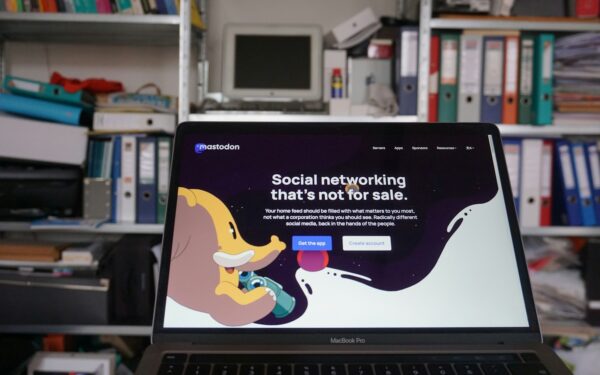 Virtualios privatumą ginančios erdvės: kas yra decentralizuotos socialinių tinklų alternatyvos ir kam jos iš tikrųjų naudingos