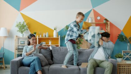 Ar muzikos abonementą verta dalintis su šeima: kainos, ribojimai ir tyliai pamirštos taisyklės