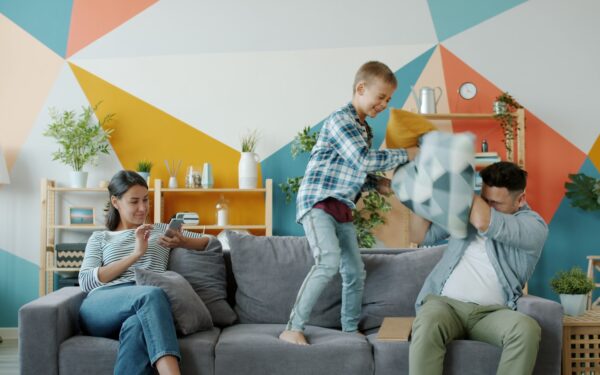 Ar muzikos abonementą verta dalintis su šeima: kainos, ribojimai ir tyliai pamirštos taisyklės