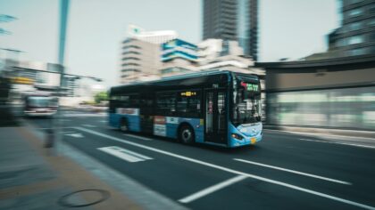 DI viešajame transporte: kaip prognozavimo sistemos padeda keliauti sklandžiau ir mažinti spūstis miestuose