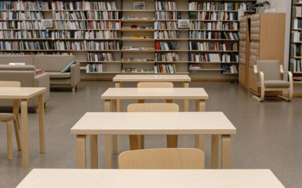 Kaimų bibliotekos po tylia revoliucija: kaip mažos skaityklos tampa vietos bendruomenių šerdimi