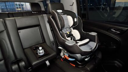 Kaip išsirinkti vaiko kėdutę automobiliui: ką sako teisės aktai ir į ką atkreipti dėmesį tėvams