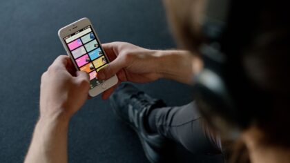 Kaip „Spotify“ grojaraščiai formuoja mūsų skonį: tylus algoritmų darbas ir ką galime pasirinkti patys