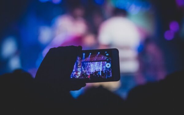 Lietuviški komedijos senbuviai „TikTok“ ir „Instagram“: kaip scenos humoras atranda naują publiką internete