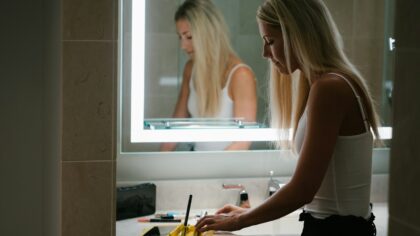 Natūrali odos priežiūra šaltuoju metu: kokias klaidas darome dažniausiai ir kaip jų išvengti