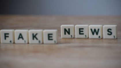 Informacinės manipuliacijos: kaip nepakliūti į gandų spąstus?