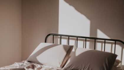 Rytinė rutina tvarkingesniems namams: nedideliai įpročiai, kurie paveikia visos dienos jausmą